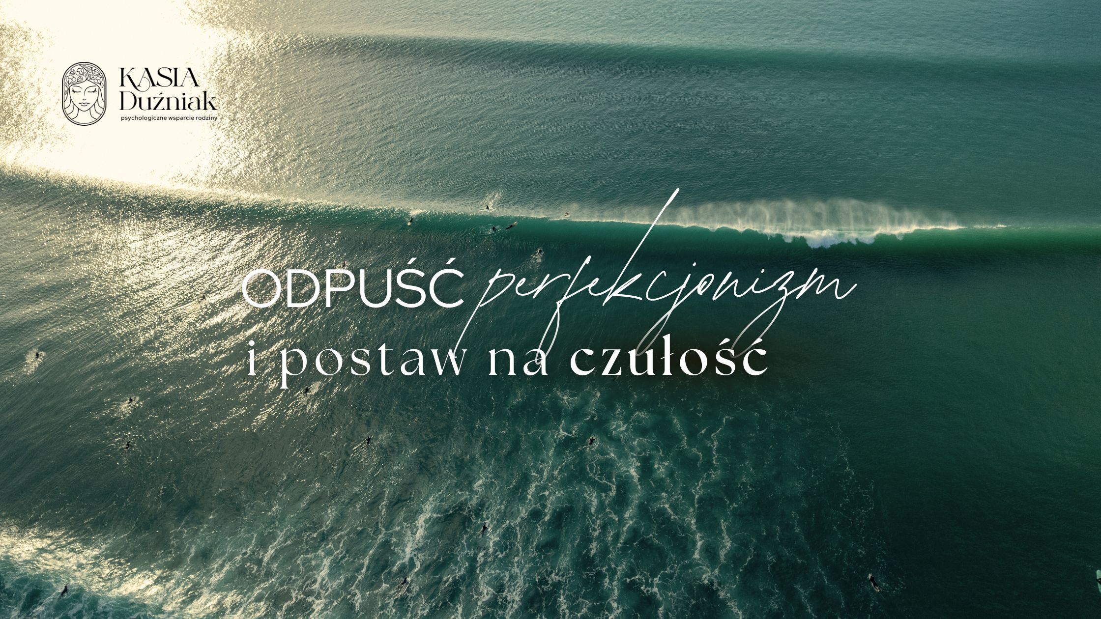 Dowiedz się, jak odpuścić perfekcjonizm w macierzyństwie, zaakceptować siebie i znaleźć równowagę jako mama. Pobierz darmowy e-book o wewnętrznym krytyku.